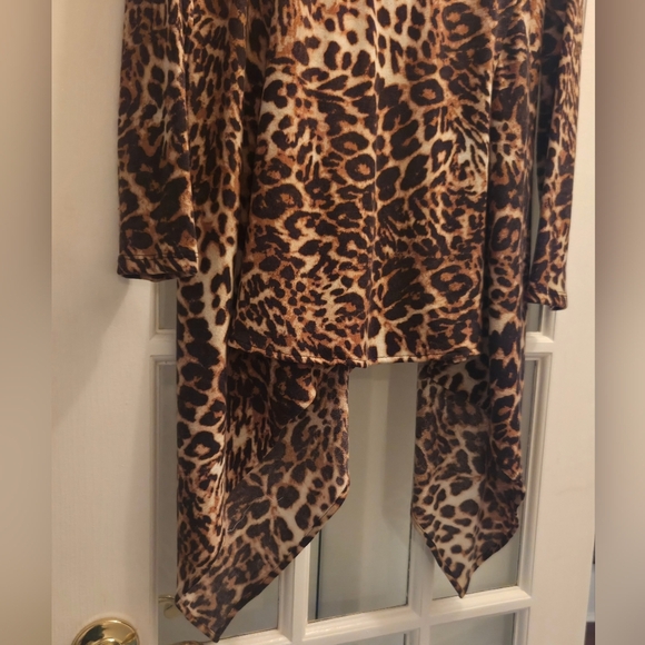 The Famous Brand " SKY" Worn By celebrities Leopard Print Kimono With Draping - Picture 8 of 11